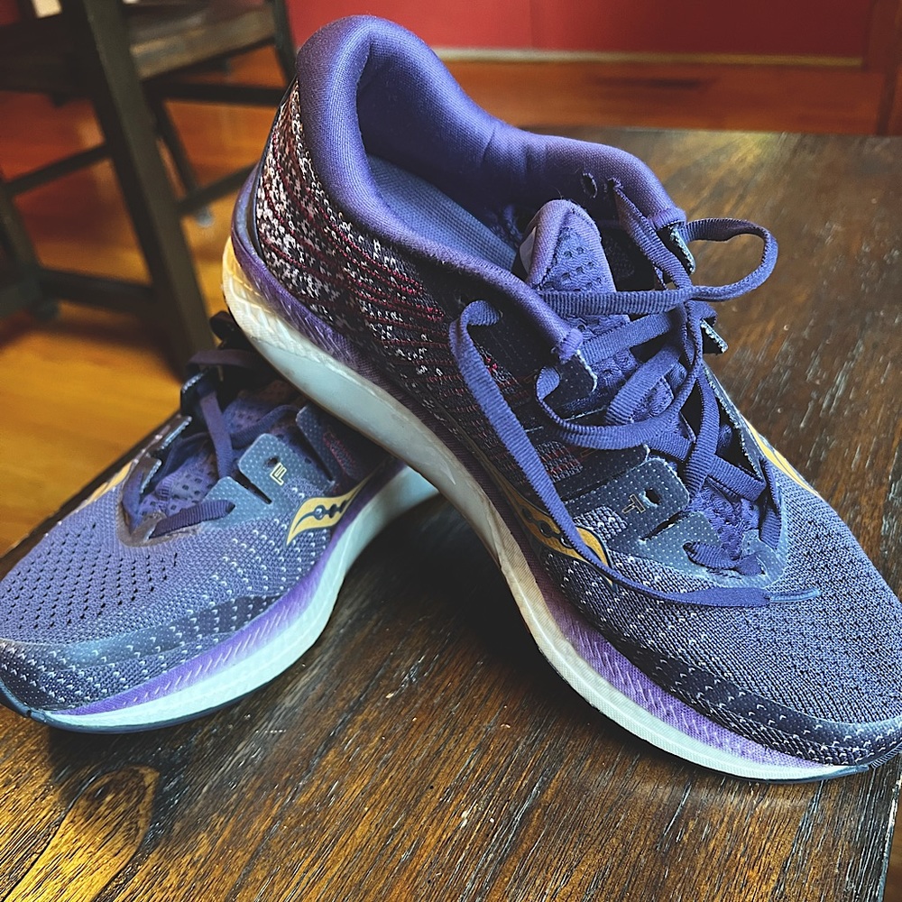 Saucony form fit shoes.